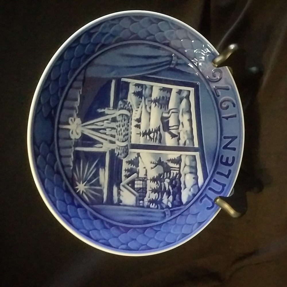 PLATE 1976 GRANDE PORCELAIN OF COPENHAGEN JULEN Christmas Deer